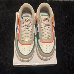 Women’s 8.5 Nike Forces